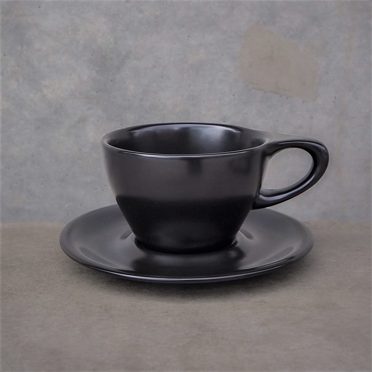 キッチン、台所用品 コーヒー、ティー用品 notNeutral LN Latte Cup&Saucer 8oz ブラック・ライトグレー | ＜公式 